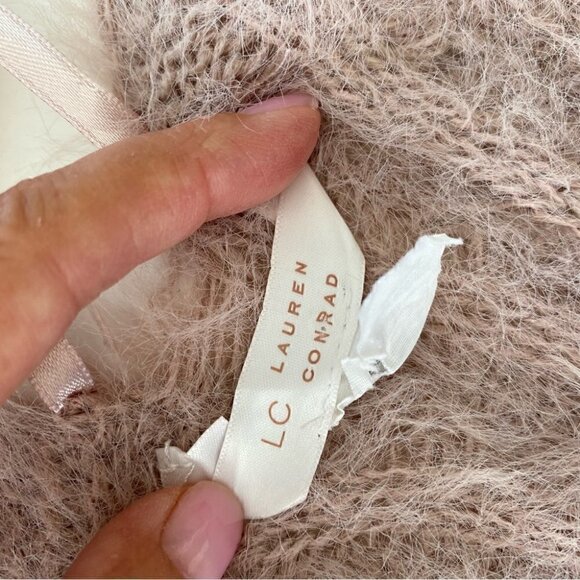 Lauren Conrad fluffy open vest, straight cut and loose fitting - Picture 6 of 8